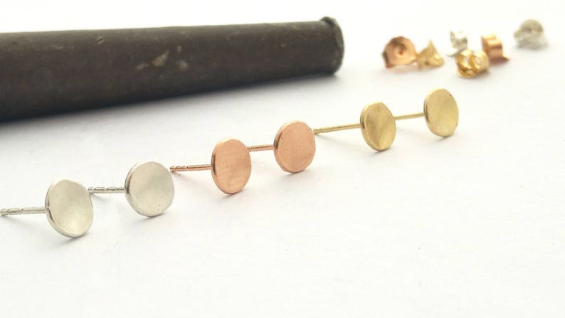 round earrings 14k Gold Stud earrings small Solid gold earrings Handmade. minimalist earrings daily use Hammered stud earrings