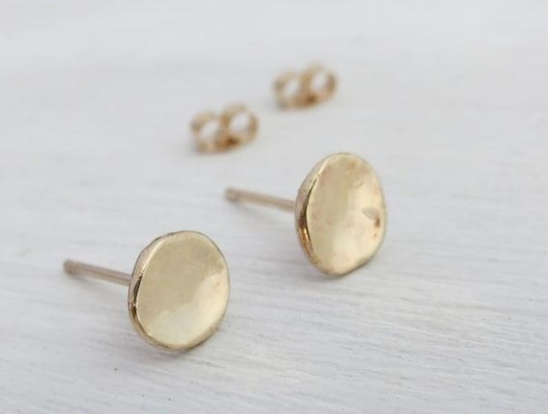round earrings 14k Gold Stud earrings small Solid gold earrings Handmade. minimalist earrings daily use Hammered stud earrings