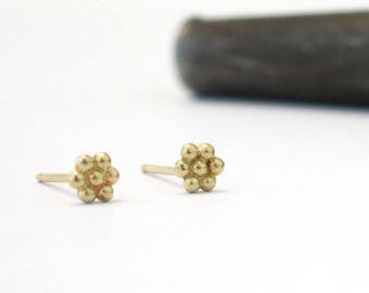 Gold Ohrstecker, kleine Goldohrring, solide Goldohrring, Gelbgold Ohrring, 14k Stift, Gold Blume Ohrstecker, Gold Boho Schmuck