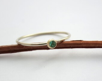 Emerald ring, Emerald wedding ring, Dainty gold ring, Emerald promise ring, Stacking ring, 14k gold rings, Gemstone gold rings, Thin ring