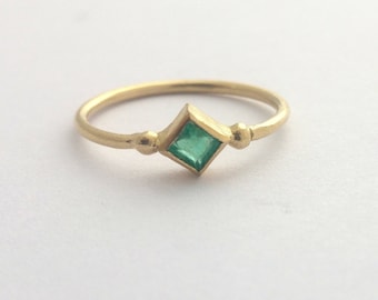 Solid gold ring, Emerald ring, Modern gold jewelry, Engagement ring, Gold stacked ring, Emerald engagement ring, Green emerald ring, 14K