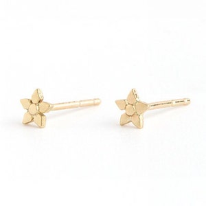 Flower stud earrings, Solid gold stud earrings, Tiny gold studs, 14k stud earrings, First gold earrings, Earrings for girls, Small gold stud