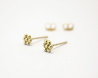 Solid gold earring, Girl earring, Flower earring, Gold stud earring, Tiny gold earring, Solid gold earring, 14k post earring, Ear piercing