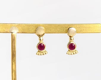 Pendientes colgantes de rubí, delicados pendientes de oro, pendientes de oro de 14 k, pendientes de oro macizo, pendientes colgantes, pendientes de piedras preciosas de oro, joyería bohemia de rubí
