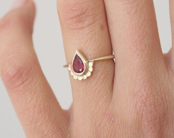Rubinring, 14k guldring, Förlovningsring, Rubinförlovningsring, Guldrubinring, Alternativ förlovningsring, Boho förlovningsring, Modern
