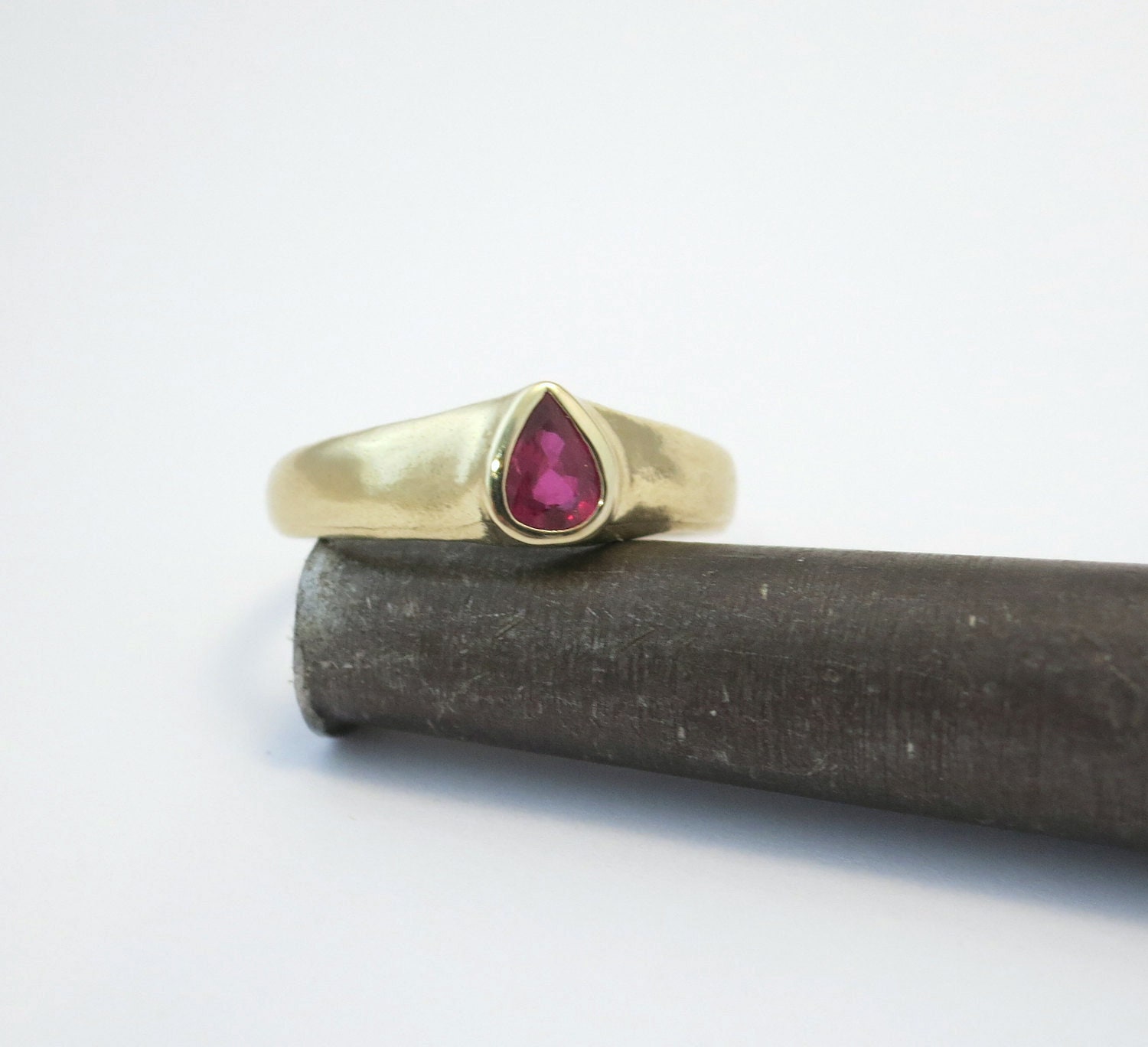非加熱ルビー 0.57ct ダイヤモンド イエローゴールド リング
