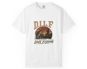 Camiseta D.I.L.F. Love Fishing / Humor de papá pescador, gráfico retro de pesca al atardecer