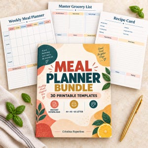 Può includere: Un set di pianificatori di pasti con 30 modelli stampabili, tra cui un pianificatore settimanale, una lista della spesa e una scheda ricetta. La copertina riporta il testo Meal Planner Bundle, 30 Printable Templates e Cristina Paperless.
