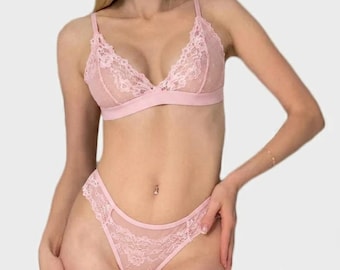 Bralette und Slip Set aus transparenter Blumenspitze - kabelloses, leichtes Dessous-Set