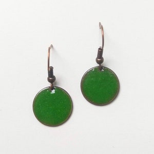 grüne Emaille-Ohrhänger, handgemacht