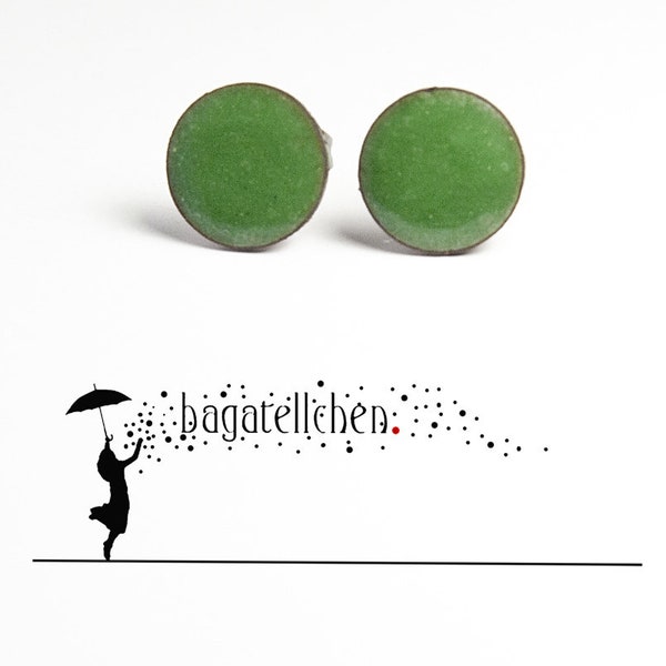 grüne Emaille-Ohrstecker, handgemacht