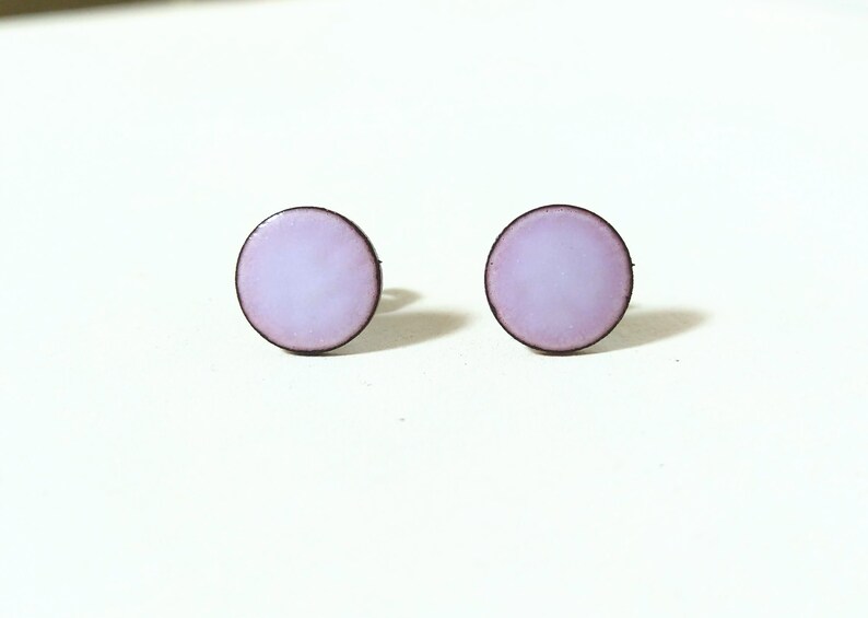 1 cm Opal white shimmering enamel stud earrings