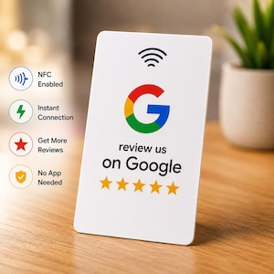 Könnte beinhalten: Eine weiße, rechteckige NFC-fähige Karte mit dem Google-Logo, dem Text "review us on Google" und fünf gelben Sternen. Links zeigen vier kreisförmige Symbole die Funktionen an: NFC Enabled, Instant Connection, Get More Reviews und No App Needed.