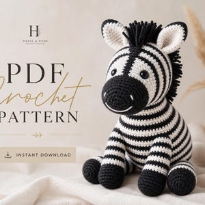 Può includere: Un giocattolo a forma di zebra lavorato all'uncinetto in bianco e nero con motivo a righe, zoccoli neri e criniera nera. Il testo recita: H HAZEL & HOOK CROCHET DESIGNS, PDF Crochet PATTERN e INSTANT DOWNLOAD con icona di download.