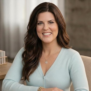 Becki Wagner, owner of Emiline and Jayne. Family-run handmade traveler's notebook insert and planner refill shop in the USA, in business since 2014.
