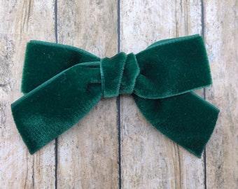 Dark green velvet hair bow - 3 inch hunter green velvet bow, boutique bows, velvet bows, girls hair bows, girls bows, green hair bows, bows