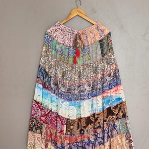 Jupe longue en patchwork de soie, style bohème portefeuille, taille ajustable, patchwork fait main, vêtements en soie éthiques