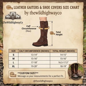 Może przedstawiać: Tabela rozmiar&oacute;w sk&oacute;rzanych getr&oacute;w i ochraniaczy na buty od TheWildHighwayCo. Tabela zawiera ilustrację brązowego sk&oacute;rzanego buta z klamrami, przedstawiającą obw&oacute;d łydki oraz całkowitą wysokość w calach dla rozmiar&oacute;w od S do XL.