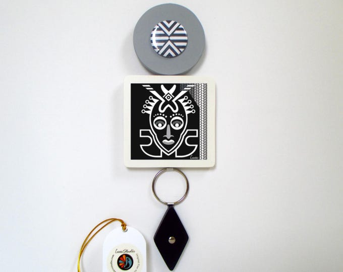 Black & White Modern African Wall Mask Abstract Cubist Wooden Sculpture Symbolic Home Decor Pop Art Tribal Design Afrocentric Gift