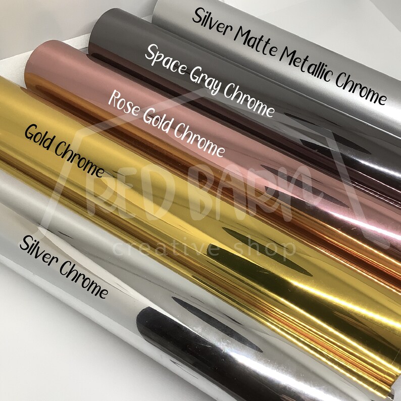 Puede incluir: Cinco rollos de pel&iacute;cula adhesiva de vinilo met&aacute;lico en diferentes colores: cromo plateado, cromo dorado, cromo dorado rosa, cromo gris espacial y cromo met&aacute;lico mate plateado.