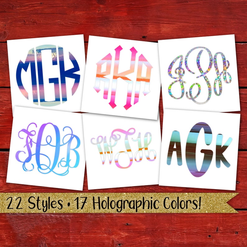 K&ouml;nnte beinhalten: Sechs verschiedene Stile von Monogramm-Aufklebern mit holografischen Oberfl&auml;chen. Die Monogramme sind in verschiedenen Farben, darunter Blau, Pink und Lila. Der Text "22 Styles &middot; 17 Holographic Colors!" befindet sich am unteren Rand des Bildes.