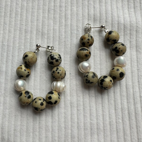 Handmade Black and Beige Stone Circle Charm Earrings, Nickel-Free Earrings, Genuine Pearl Drop Stud Earrings