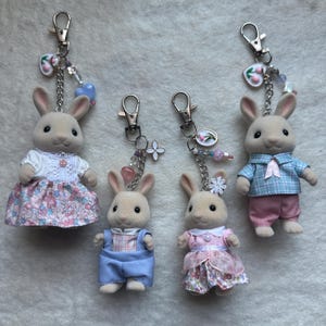 Calico Critter Schlüsselbund | Süßer Schlüsselanhänger | Kawaii Schlüsselanhänger | Handyanhänger | Milch-Kaninchen-Familien-Schlüsselanhänger | Gürtel Charm | Perlen Schlüsselanhänger
