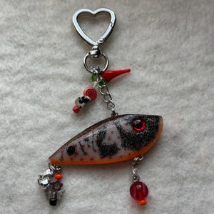 Fisch Schlüsselband | Süßer Schlüsselanhänger | Handyanhänger | Orange, Weiß und Schwarz Sparkle Metallic Fischköder Keychain | Taschenanhänger | Perlen Schlüsselanhänger