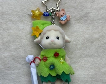Calico Critter Sheep Christmas Keychain: Kawaii Beaded Bag Charm
