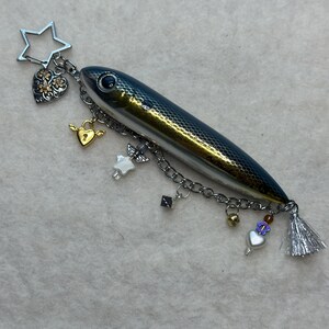 Fisch Schlüsselband | Süßer Schlüsselanhänger | Kawaii Schlüsselanhänger | Handyanhänger | Grau und Gelb Metallic Fischköder Keychain | Taschenanhänger | Perlen Schlüsselanhänger