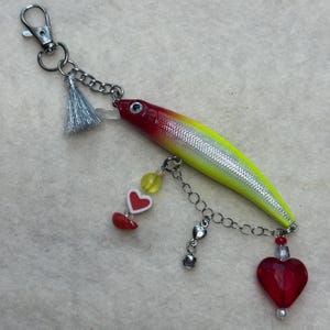 Fisch Schlüsselband | Süßer Schlüsselanhänger | Kawaii Schlüsselanhänger | Handyanhänger | Gelb und Rot Metallic Fischköder Keychain | Taschenanhänger | Perlen Schlüsselanhänger