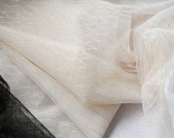 Tejido de encaje de tul color crema marfil con enrejado de diamantes dorados