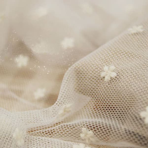 tissu dentelle ivoire, dentelle tulle, tissu dentelle de mariée pointillé, tissu de dentelle brodé avec petites fleurs de marguerite