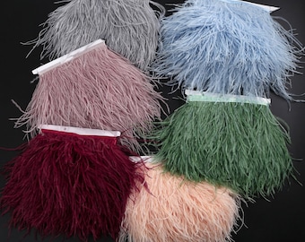 Decorazione con piume di struzzo e nastro, ideale per cappelli, artigianato e costumi, in vera pelliccia di struzzo.