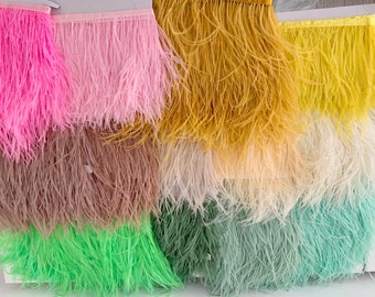 Fringe colorata di piume di struzzo con nastro adesivo, decorazione di costumi artigianali di modisteria, finiture naturali di piume di struzzo