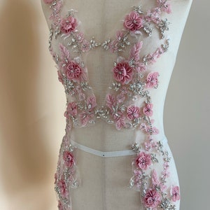 applicazione di strass con fiori rosa rosato 3D per alta moda, toppa di fiori rosa 3D per costume da ballo