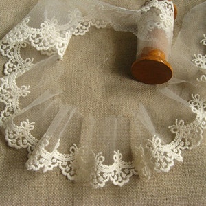 ivory lace trim , small cotton embroidered lace, scalloped lace with bows image 4