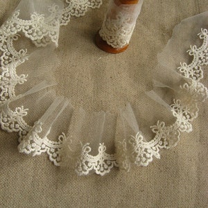 ivory lace trim , small cotton embroidered lace, scalloped lace with bows image 3