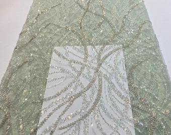 Saliegroene kraalkantstof op maat gesneden voor bruidsjurk, zware kraaltulekantstof voor couture