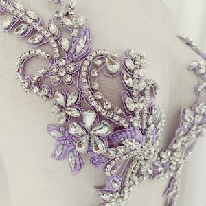 Lila Strass Applikation mit Blumen Motiv für Couture, Kleid, Kostüm