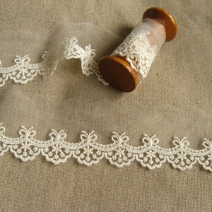 ivory lace trim , small cotton embroidered lace, scalloped lace with bows