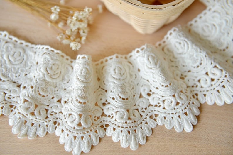 off white cotton lace trim , crochet cotton lace, retro scalloped trim lace, one yard image 1