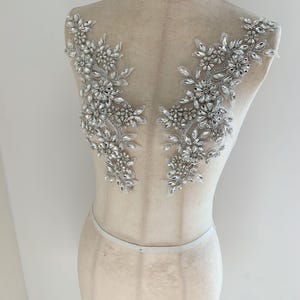 Applicazione di strass argentati, toppa di strass cucita a mano per alta moda, costumi e forniture per abbigliamento con strass.