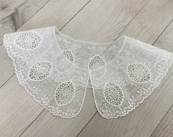 appliqué de col en dentelle blanc cassé