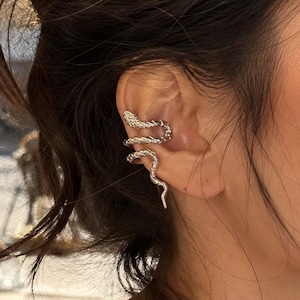 Zilveren slangenoormanchet, drievoudige spiraalvormige kraakbeenband zonder piercing, gotisch-boho statement clip-on sieraad, fantasie-geïnspireerd cadeau voor vrouwen