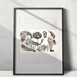 Pode incluir: Uma impressão de arte emoldurada apresentando uma coleção de esboços abstratos em tinta preta texturizada sobre um fundo creme, acentuados com pequenos traços nítidos de tinta vermelha brilhante. A obra está em uma moldura retangular preta e fina.