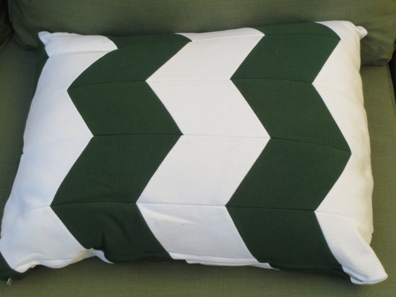 Hunter Green /& White Pet Bed Zig Zag Herringbone diamond pattern