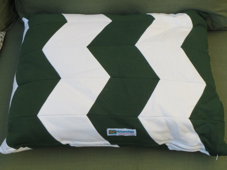 Hunter Green /& White Pet Bed Zig Zag Herringbone diamond pattern