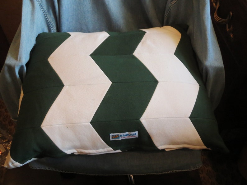 Hunter Green /& White Pet Bed Zig Zag Herringbone diamond pattern