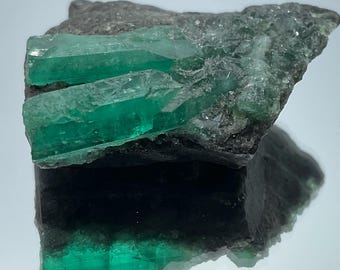 2 Emerald Crystals shale matrix, Columbian Emerald, Raw Green Columbian, Emerald Raw Stone, Natural Gemstone for Collectors, Crystal Decor
